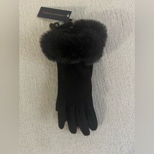 Elegant Black Gloves with Fur Trim